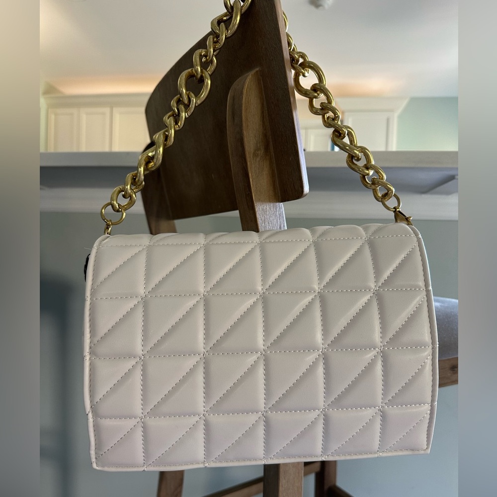 Zara NWT quilted chain bag.